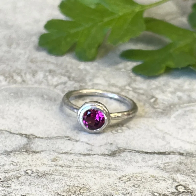 Flash Sale On Elegant Jewelry – Don't Miss Out Bezel Pebble rings