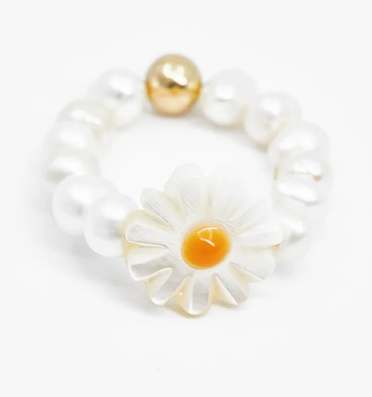 The Perfect Jewelry Piece At The Perfect Price Modern Fashion Sale Daisy Flower Pearl Ring