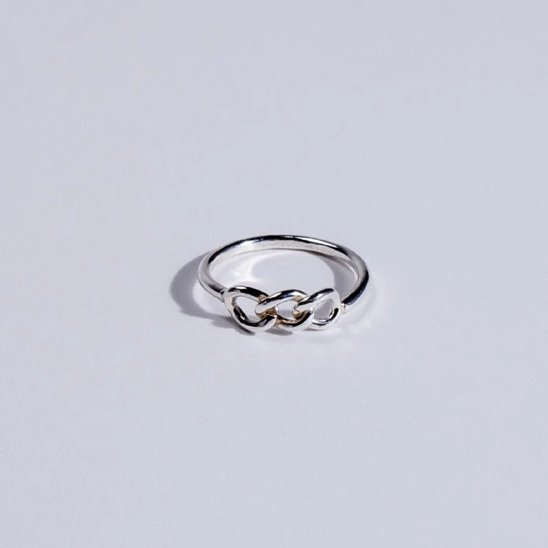 Elevate Your Jewelry Collection With Limited-Time Savings Sophisticated Fashion Sterling Silver Chain Link Stacking Ring